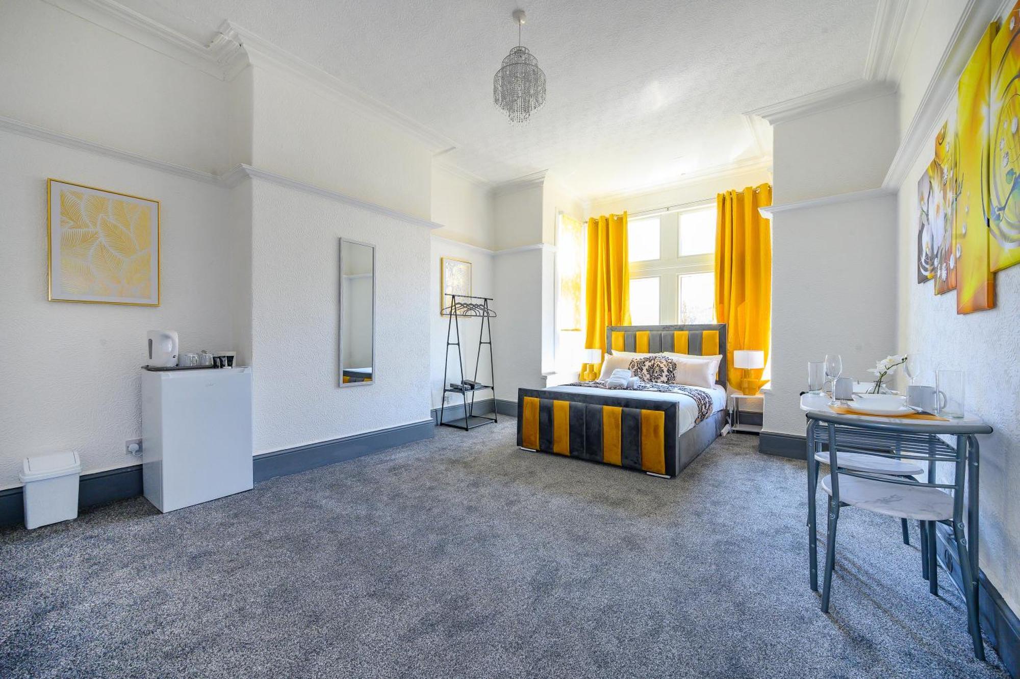 -Rf7H- For Your Relaxed & Cosy Free Parking Leeds  Buitenkant foto